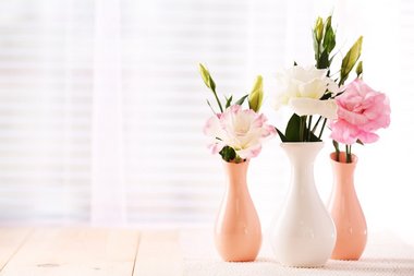 3 vaser med blomster